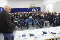 بالصور: مشروع الالتزام الذاتي وتوزيع بطاقات الهوية الشخصية على طلاب الثانوية الشاملة